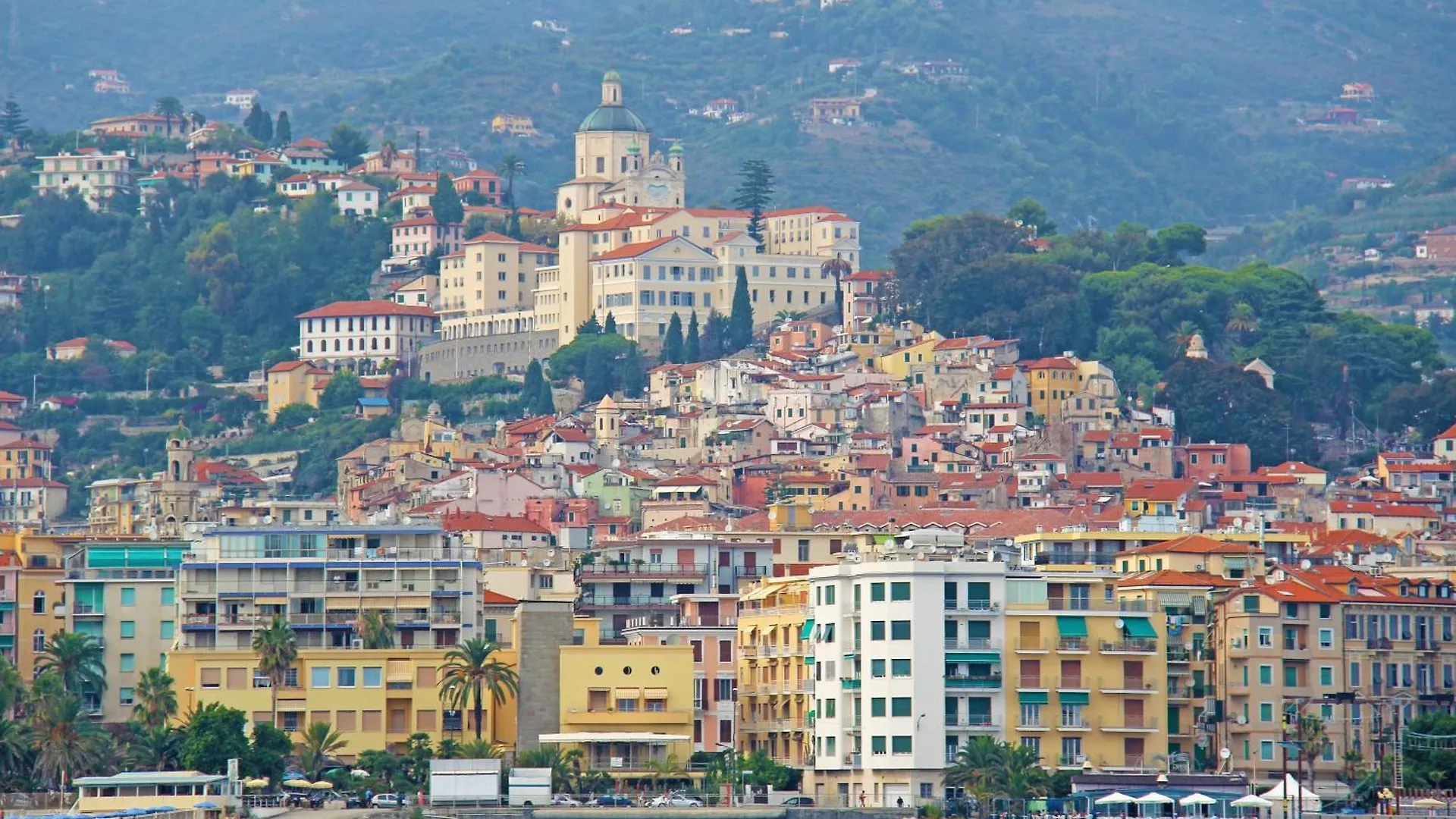 Apartment Queen Elena Home Centro Sanremo - Happy Rentals Italy