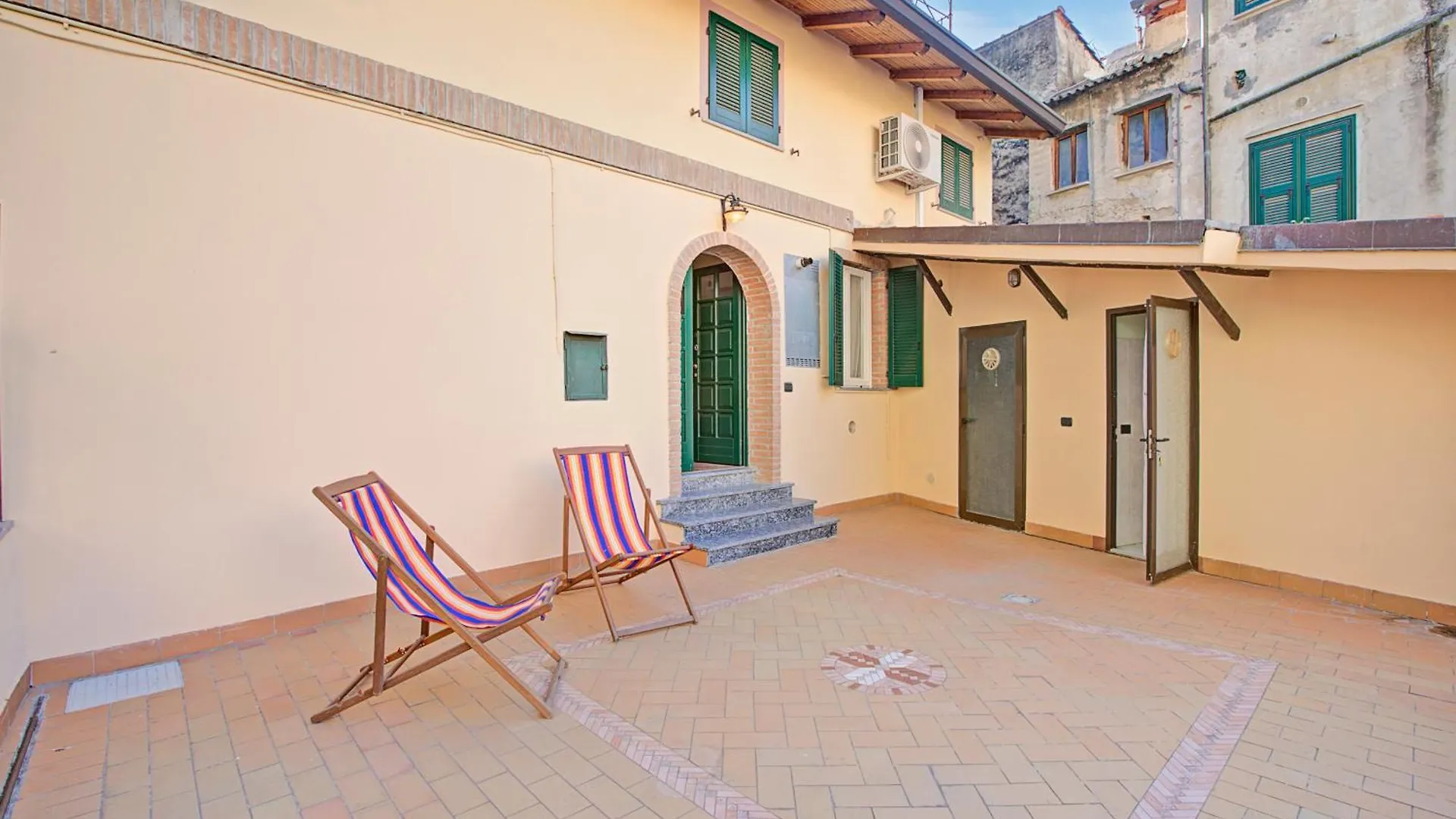 Apartment Queen Elena Home Centro Sanremo - Happy Rentals